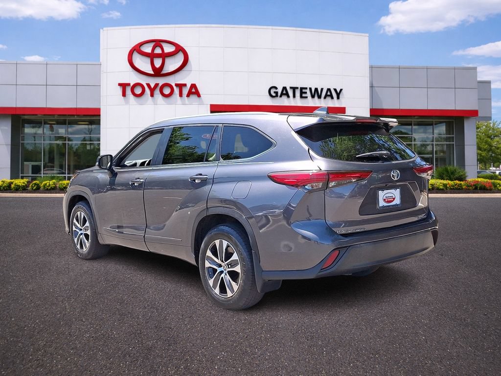 Used 2023 Toyota Highlander XLE AWD/4WD image 7