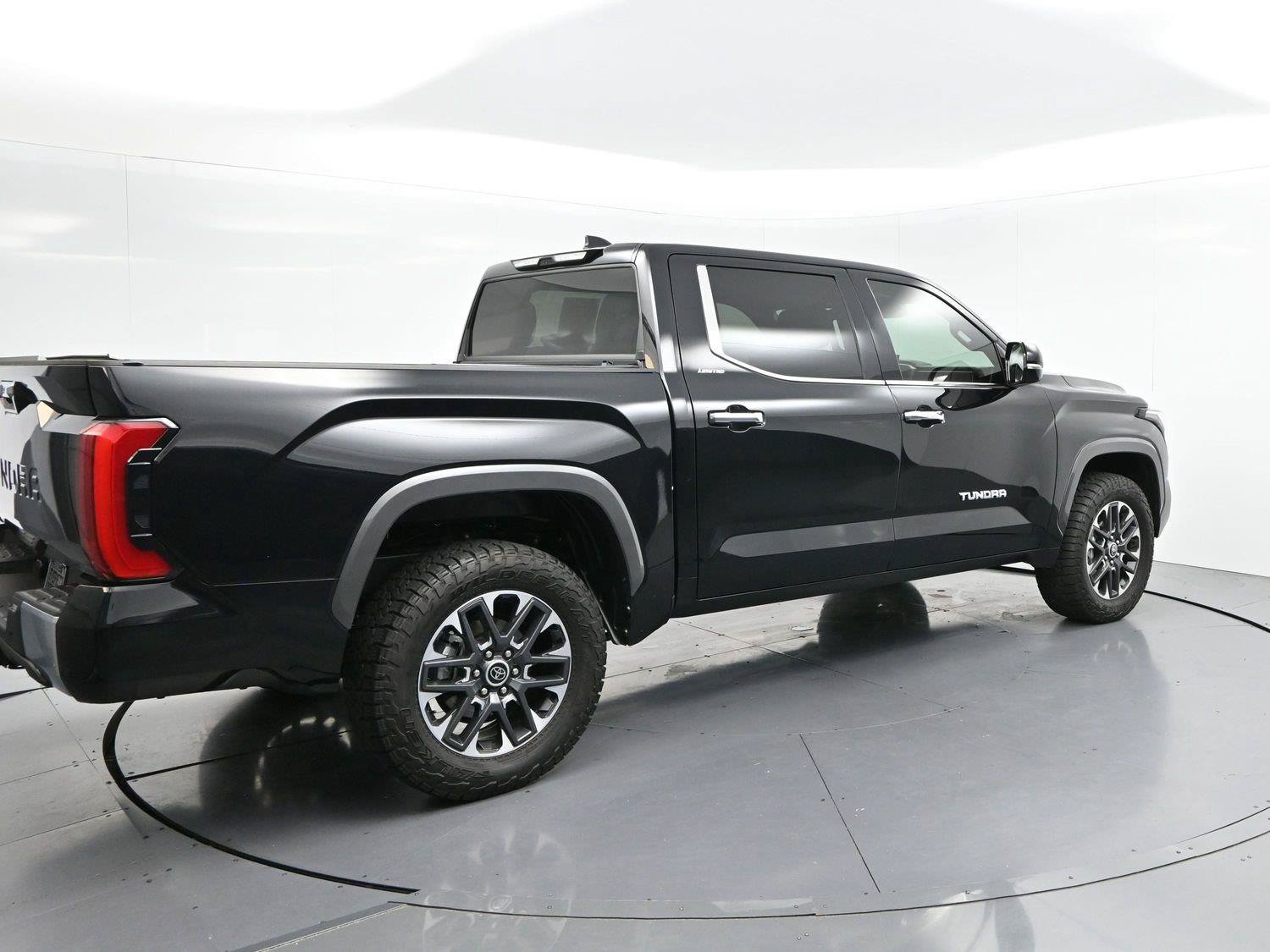 Used 2026 Toyota Tundra Limited AWD/4WD image 7