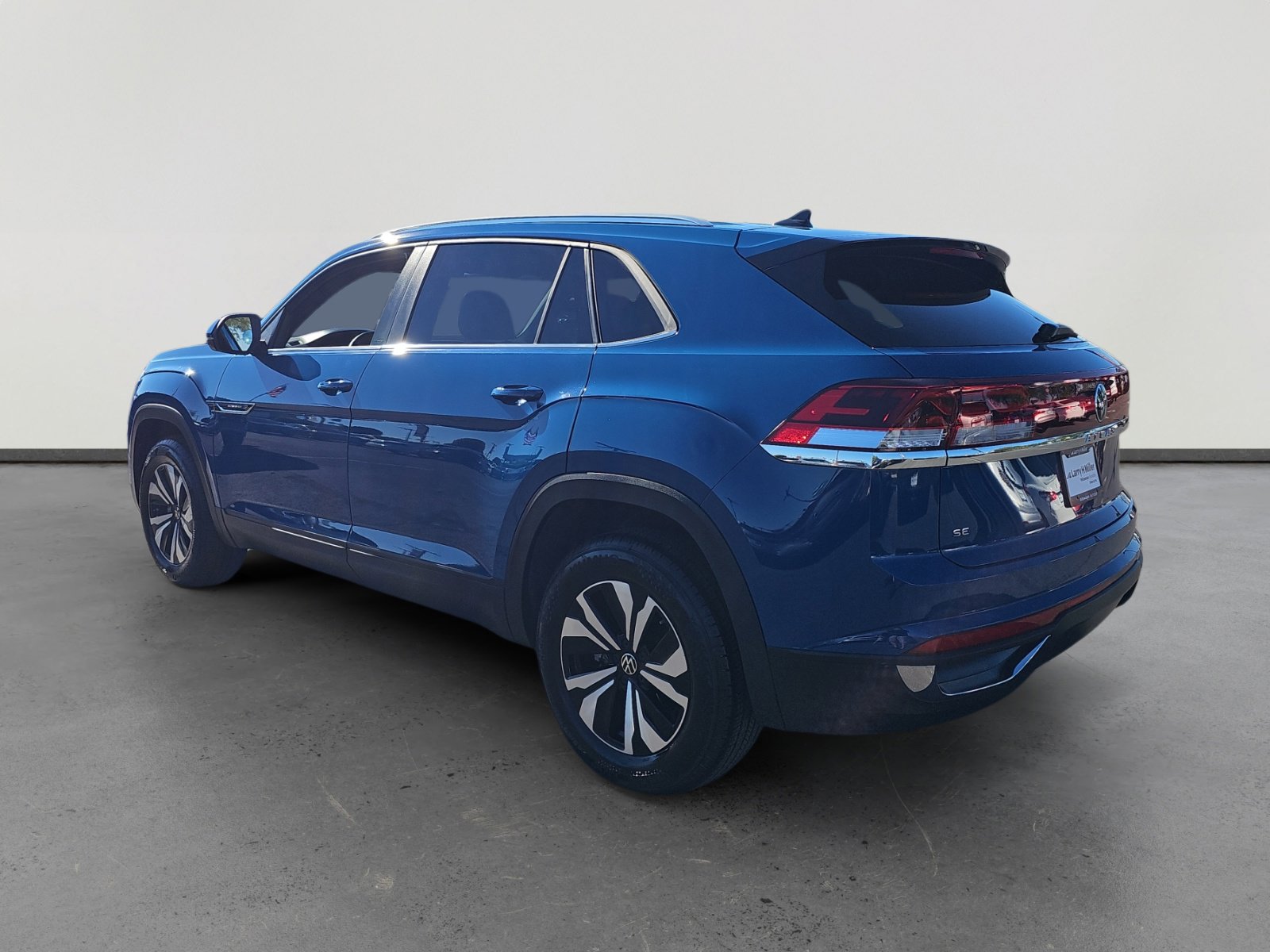 Certified 2025 Volkswagen Atlas Cross Sport SE image 3