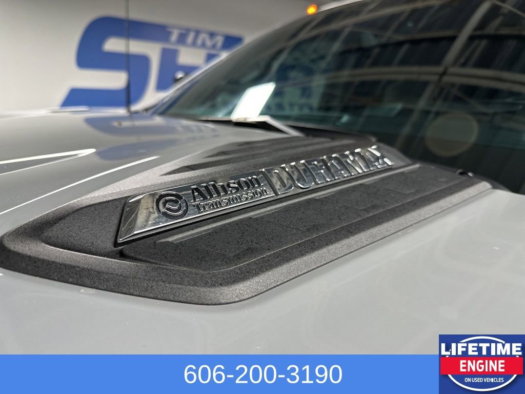 Used 2024 Chevrolet Silverado 2500 ZR2 w/ Technology Package image 9