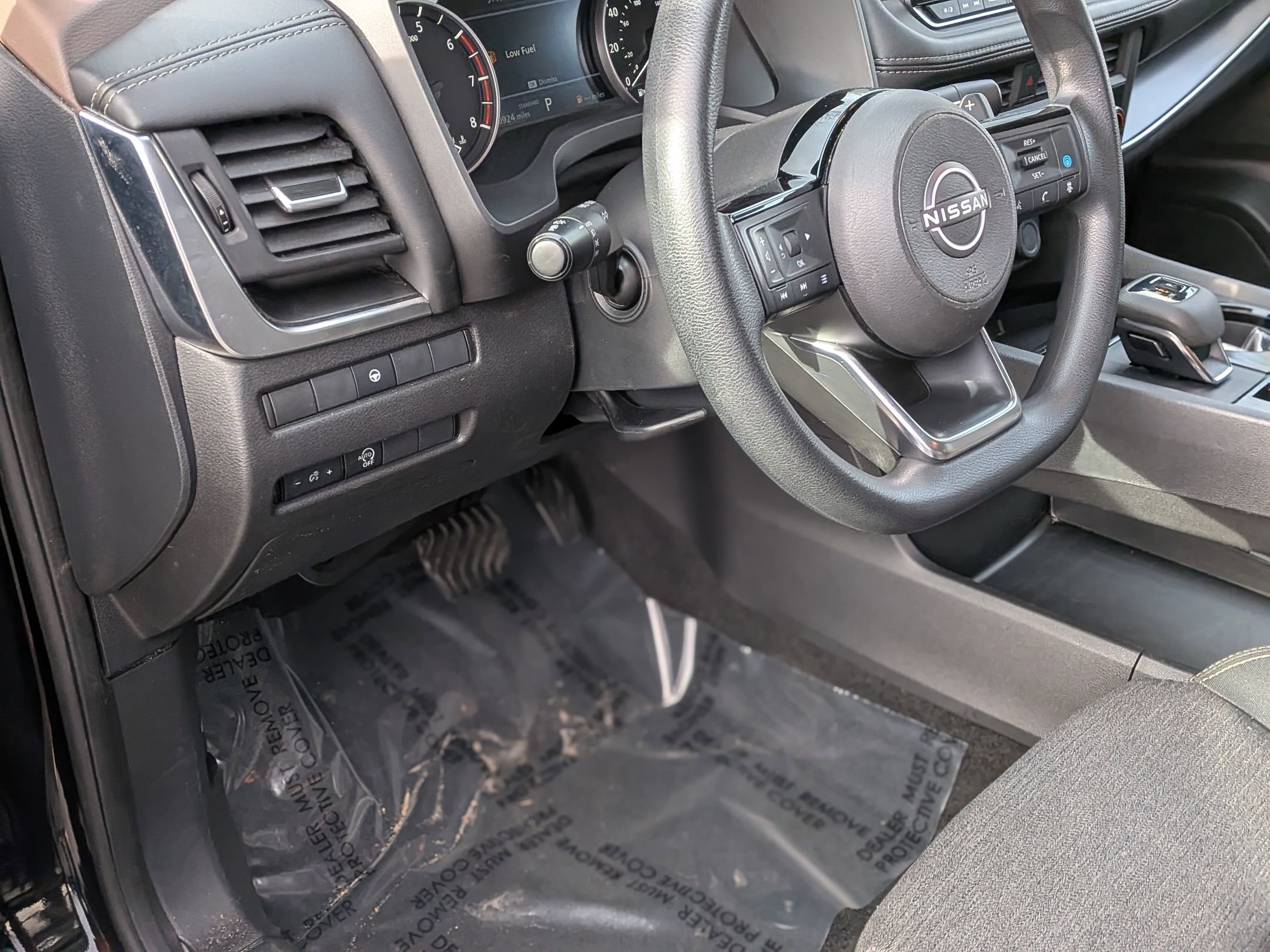 Used 2023 Nissan Rogue SV image 17