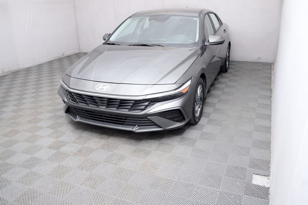 Used 2024 Hyundai Elantra Blue FWD image 1