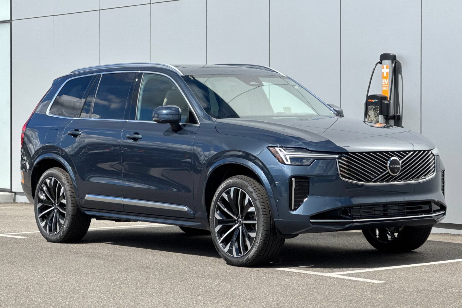 New 2026 Volvo XC90 T8 Ultra w/ Protection Package AWD/4WD image 7