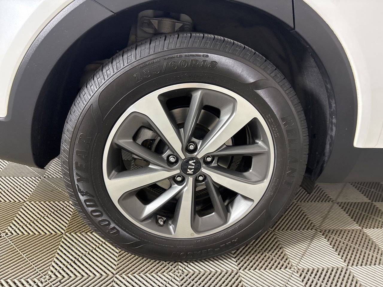 Used 2020 Kia Sorento LX image 31