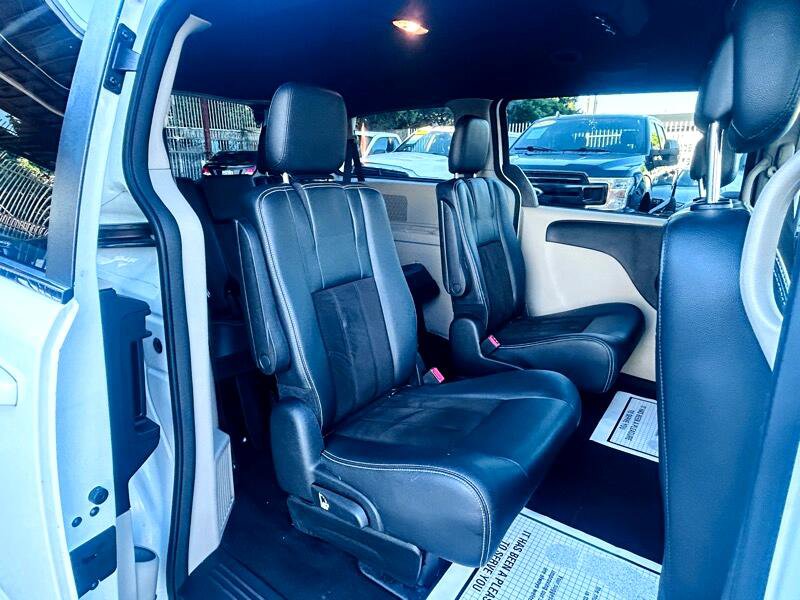 Used 2020 Dodge Grand Caravan SXT image 15