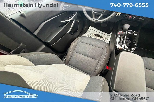 Used 2025 Chevrolet Trax LS w/ LS Convenience Package image 10