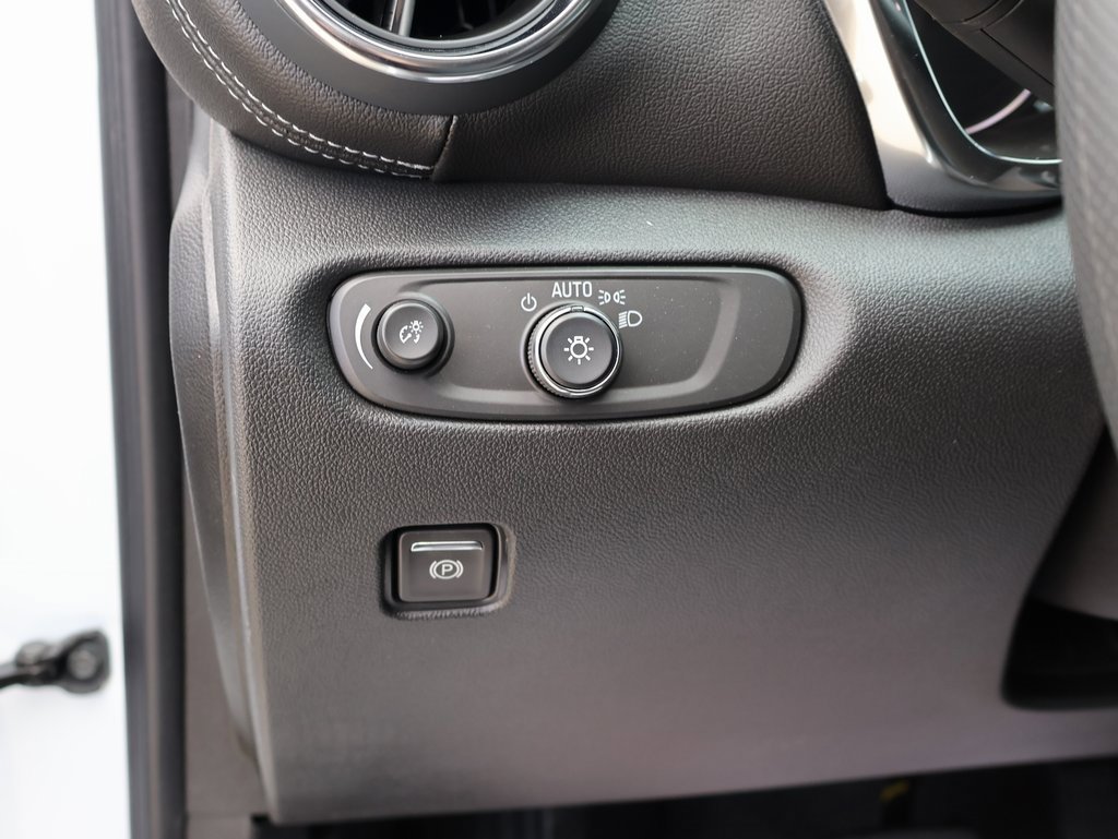 New 2025 Chevrolet Blazer LT w/ LPO, Black Sport Package image 12