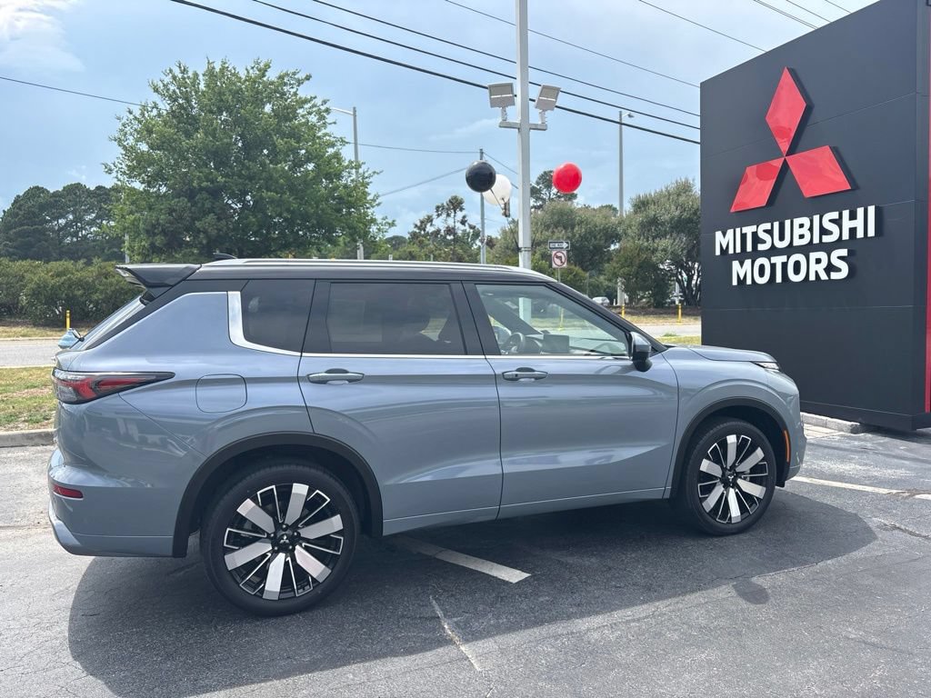 New 2026 Mitsubishi Outlander SEL FWD image 2
