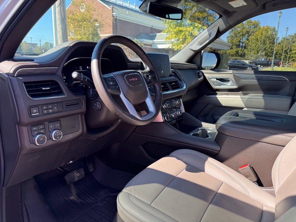 Used 2023 GMC Yukon SLT w/ SLT Premium Package AWD/4WD image 15