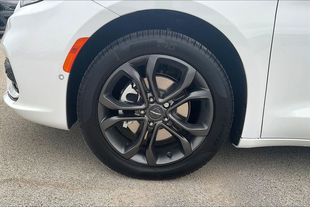 New 2026 Chrysler Pacifica Select image 36