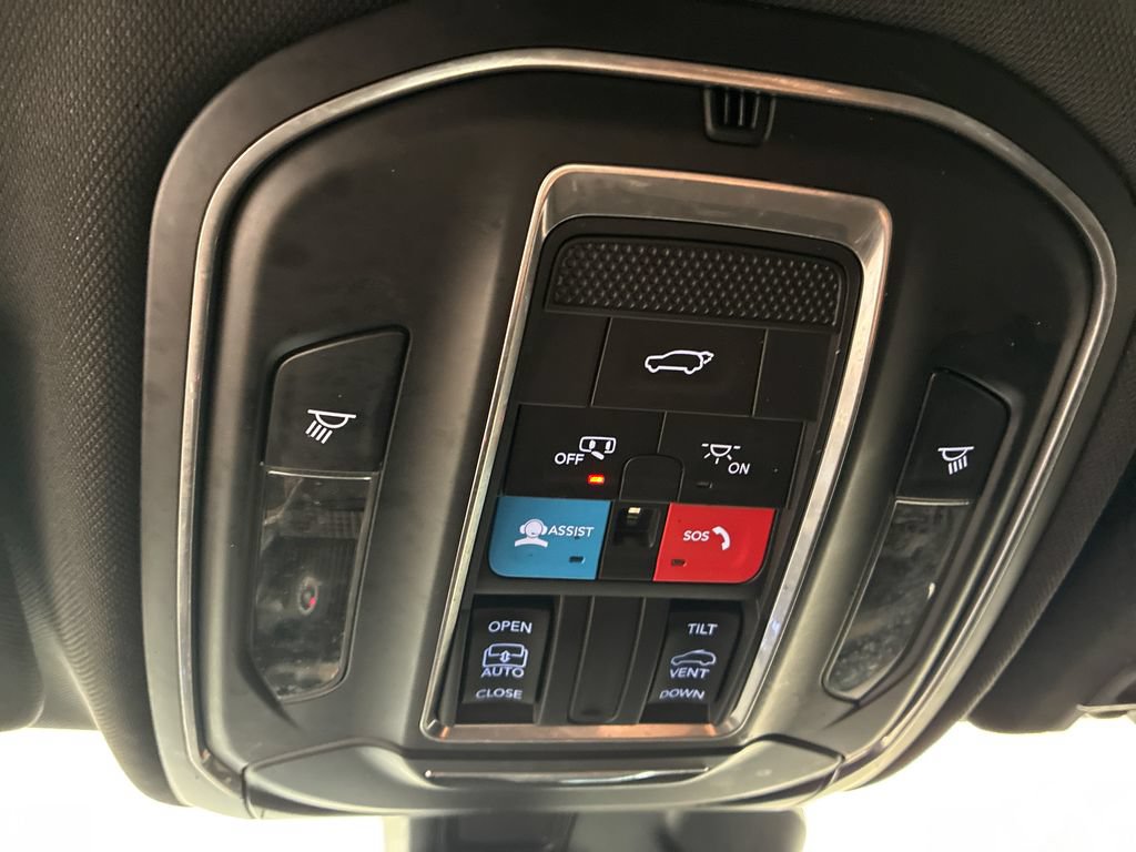 Used 2023 Jeep Grand Cherokee Altitude AWD/4WD image 27