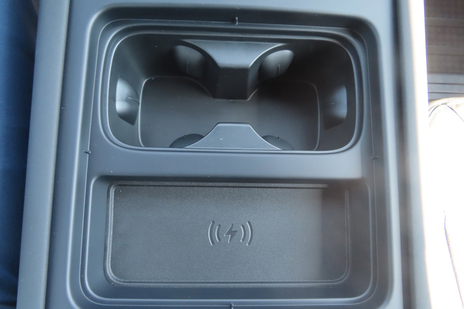 New 2024 Land Rover Defender 110 S image 38