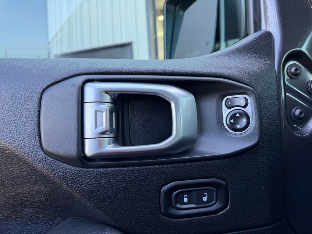 Used 2019 Jeep Wrangler Unlimited Rubicon AWD/4WD image 11