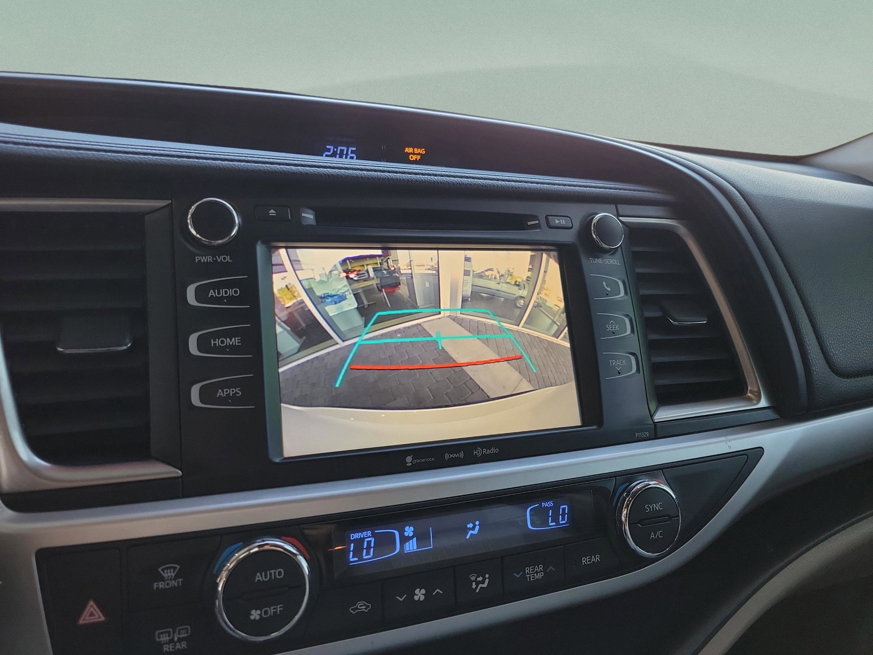 Used 2018 Toyota Highlander LE image 14