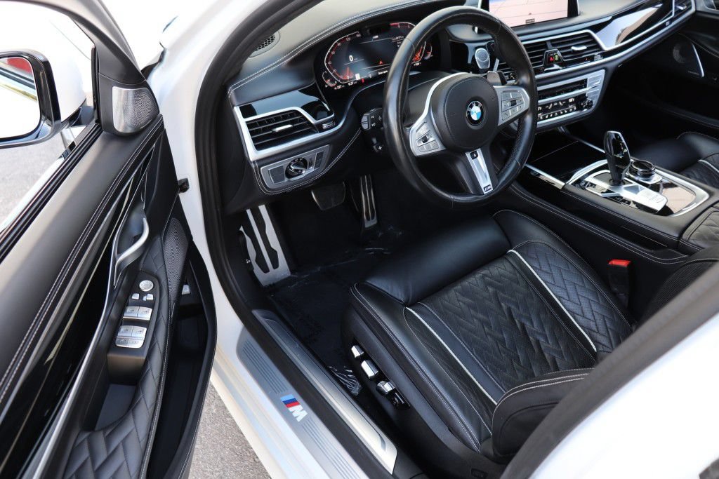 Used 2020 BMW 750i xDrive w/ Executive Package AWD/4WD image 17
