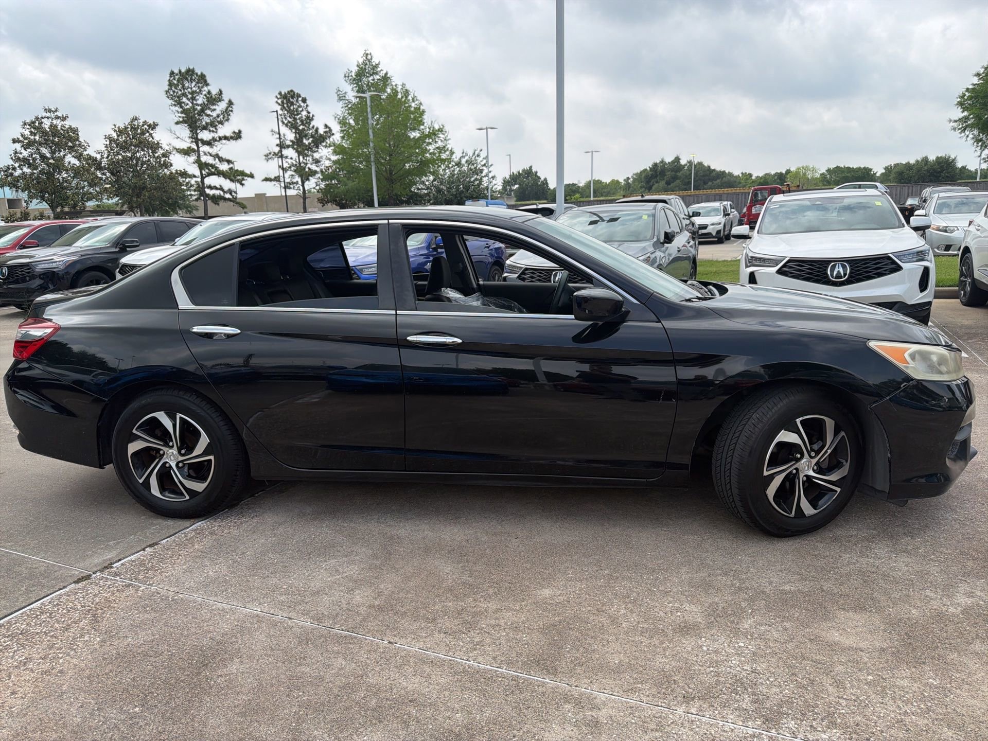 Used 2016 Honda Accord LX image 4
