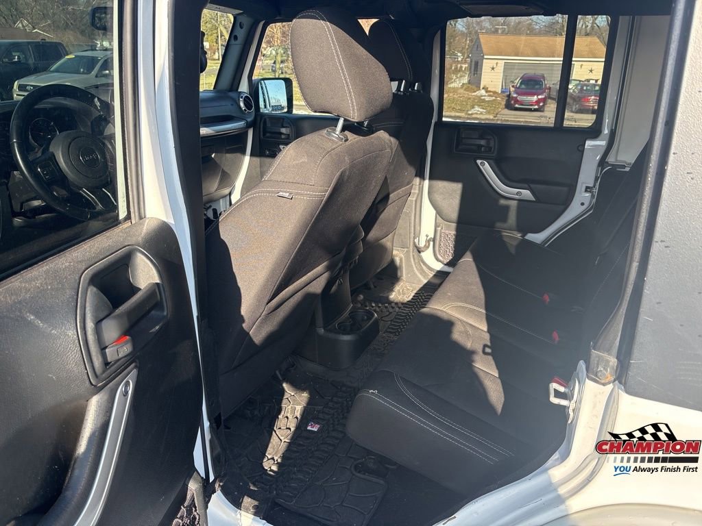 Used 2018 Jeep Wrangler Unlimited Sahara image 23