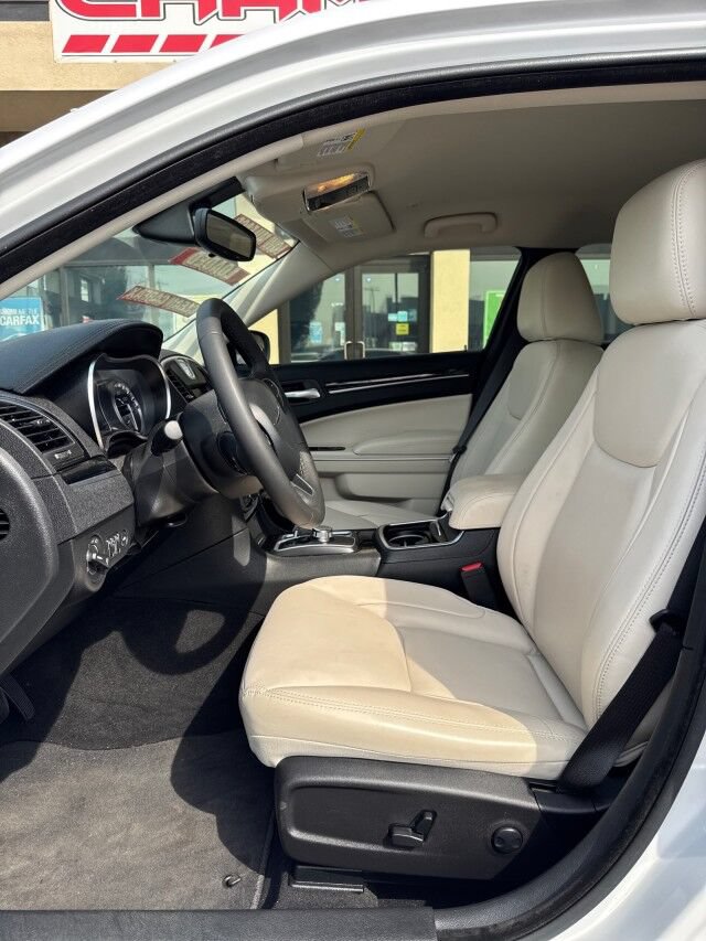 Used 2023 Chrysler 300 Touring L AWD/4WD image 9