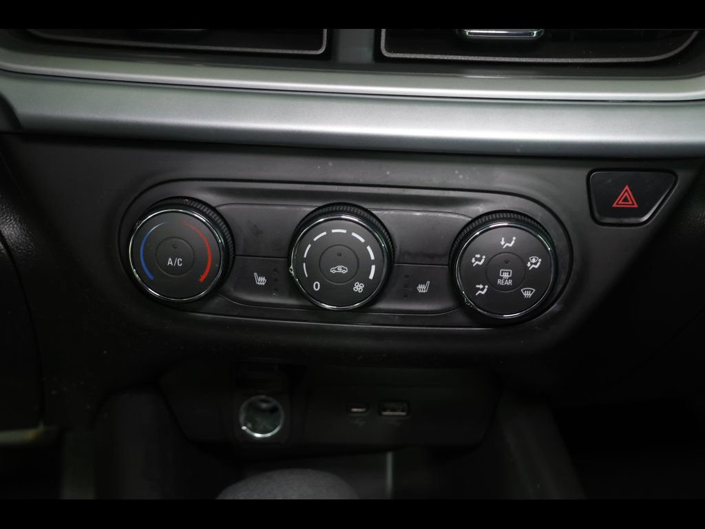Used 2024 Chevrolet Trax RS FWD image 10