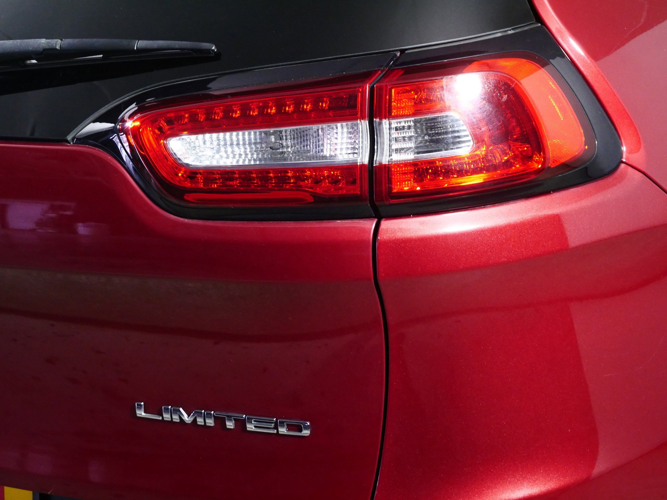 Used 2016 Jeep Cherokee Limited w/ Trailer Tow Group image 17