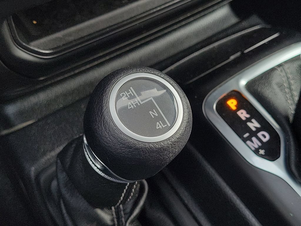 Used 2020 Jeep Wrangler Unlimited Sahara w/ Uconnect 4C Nav & Sound Group AWD/4WD image 37