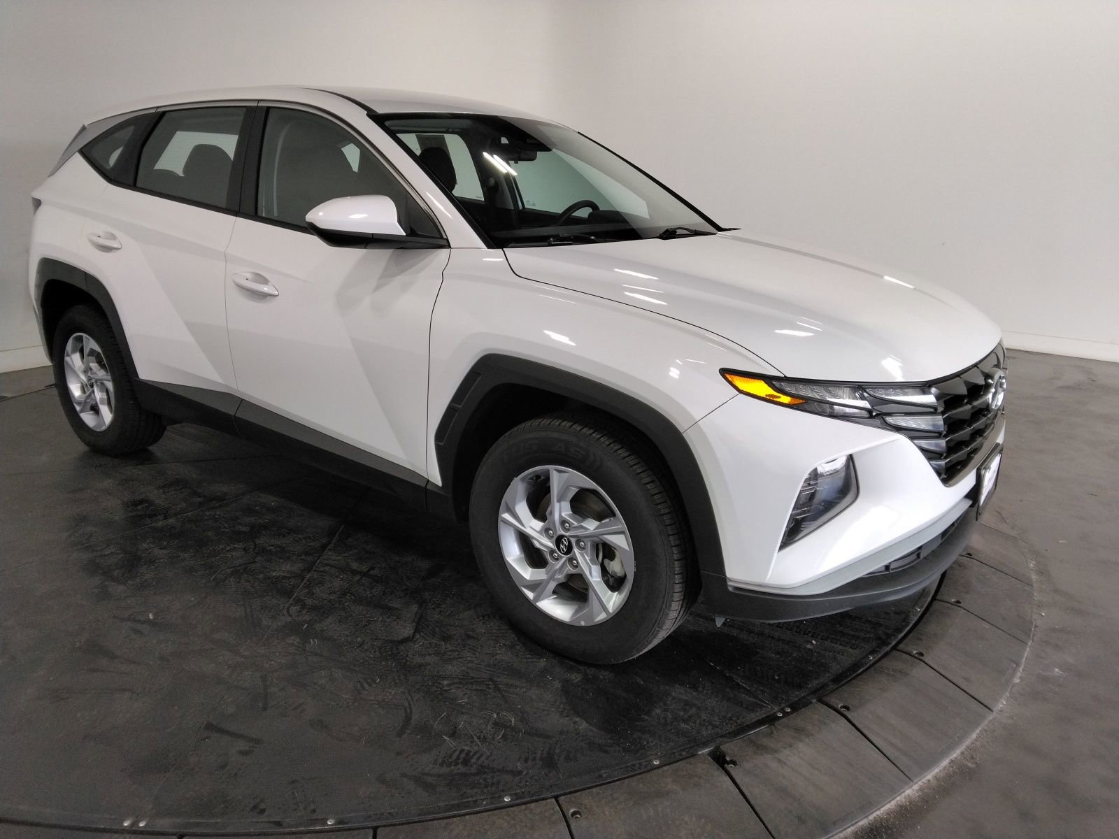 Used 2023 Hyundai Tucson SE image 3
