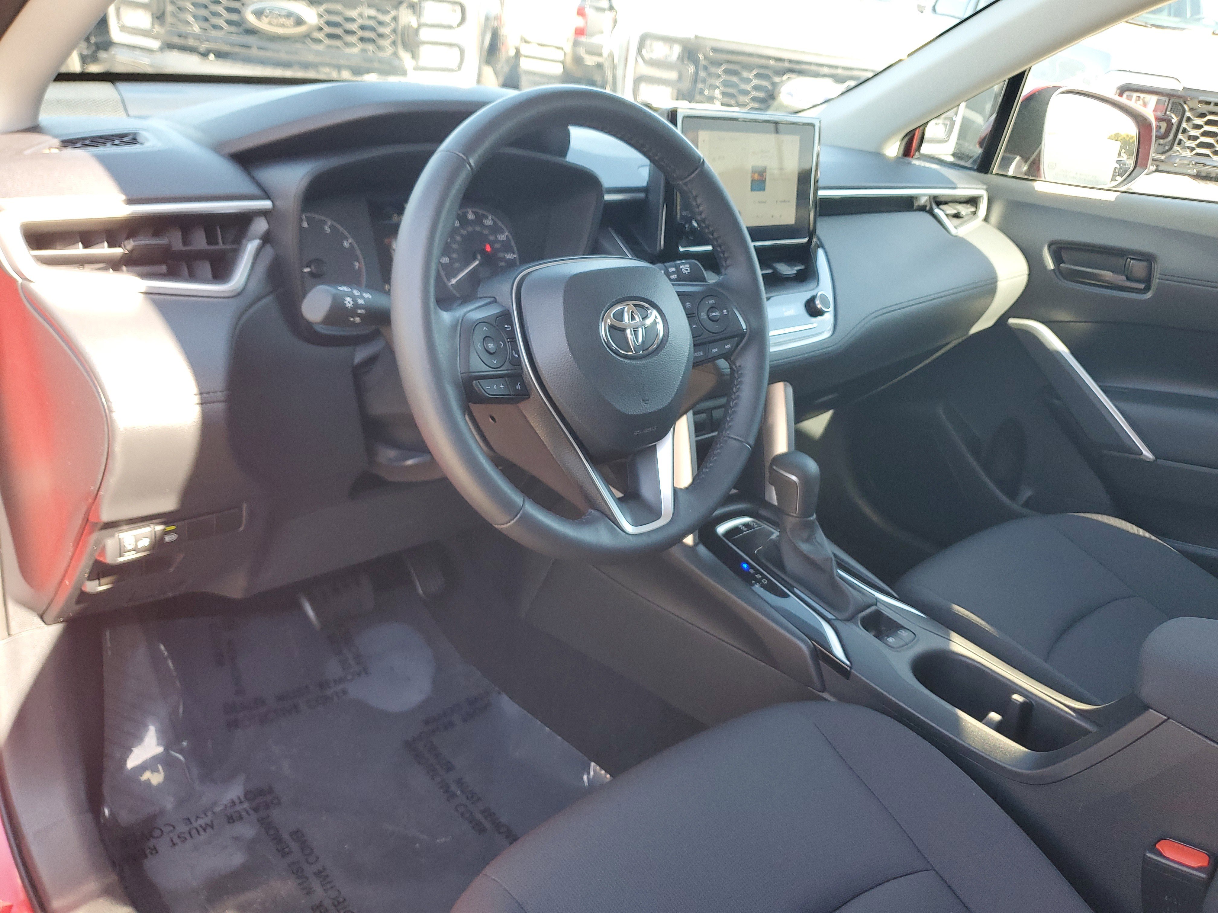 Used 2023 Toyota Corolla Cross LE image 9