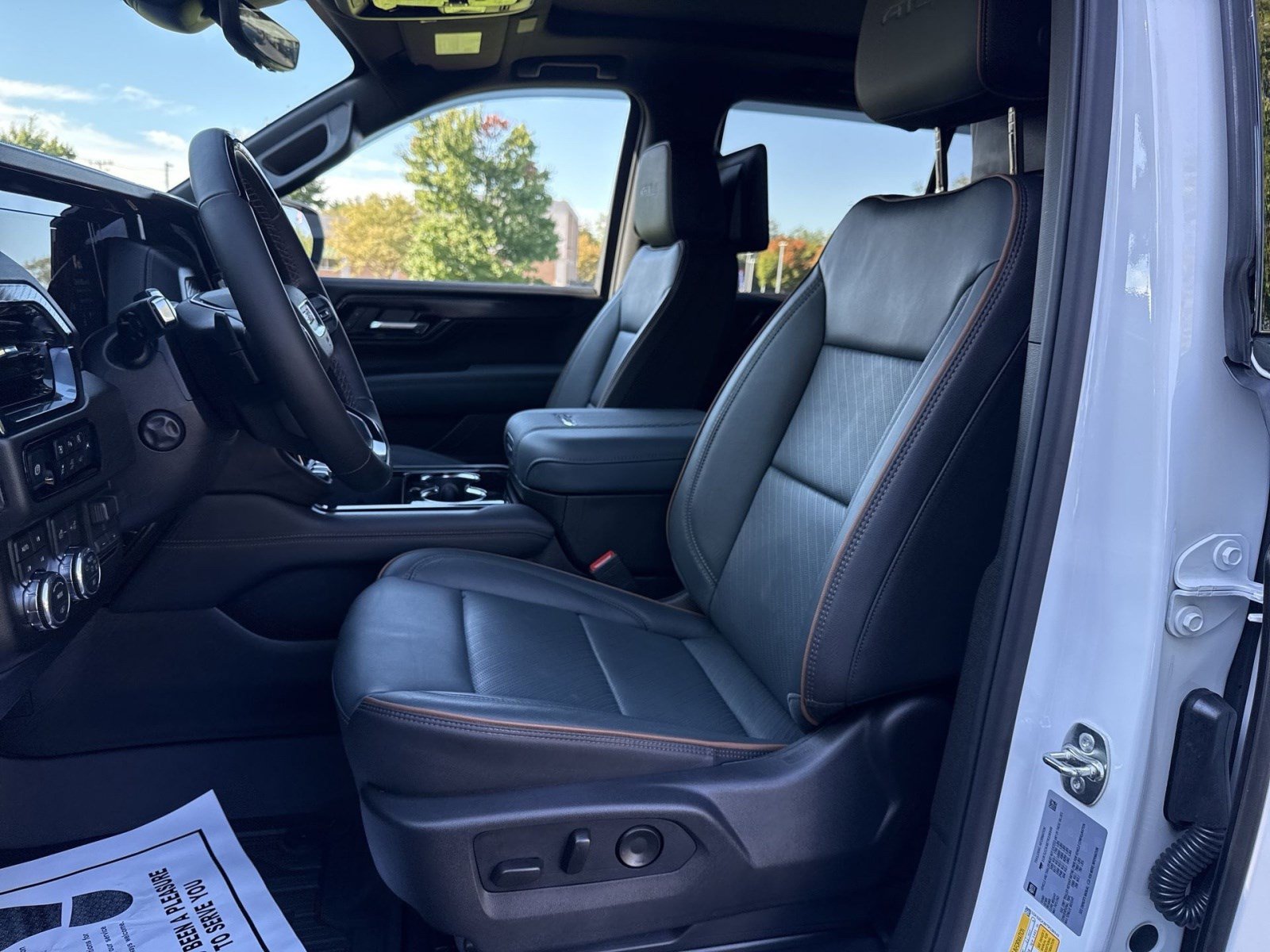Used 2026 GMC Yukon AT4 w/ AT4 Premium Plus Package AWD/4WD image 13