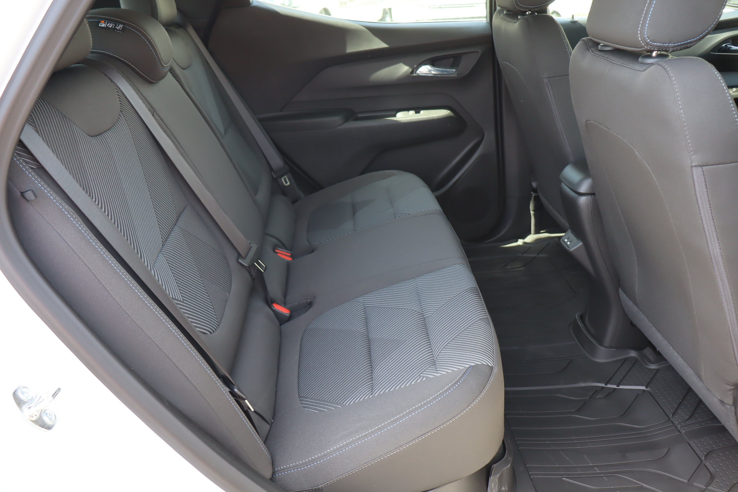 New 2027 Chevrolet Bolt LT w/ Comfort Package FWD image 22