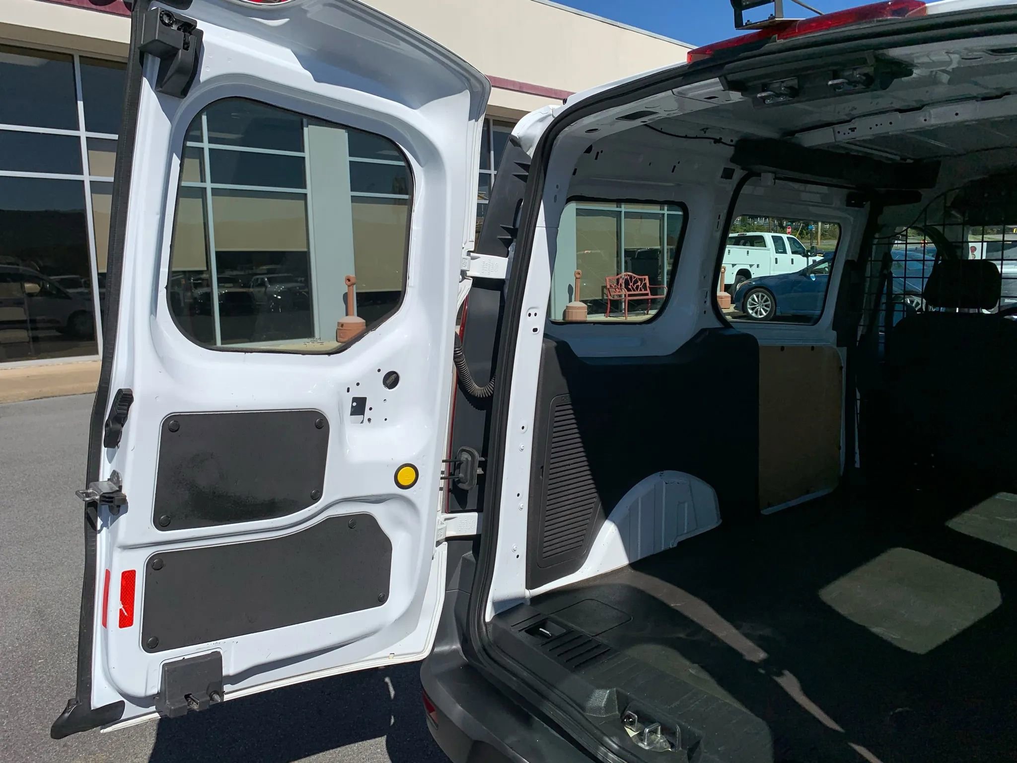 Used 2016 Ford Transit Connect XL image 27