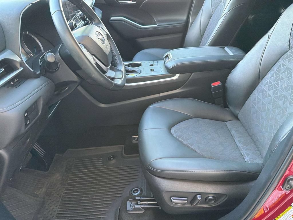 Certified 2025 Toyota Highlander XLE AWD/4WD image 27