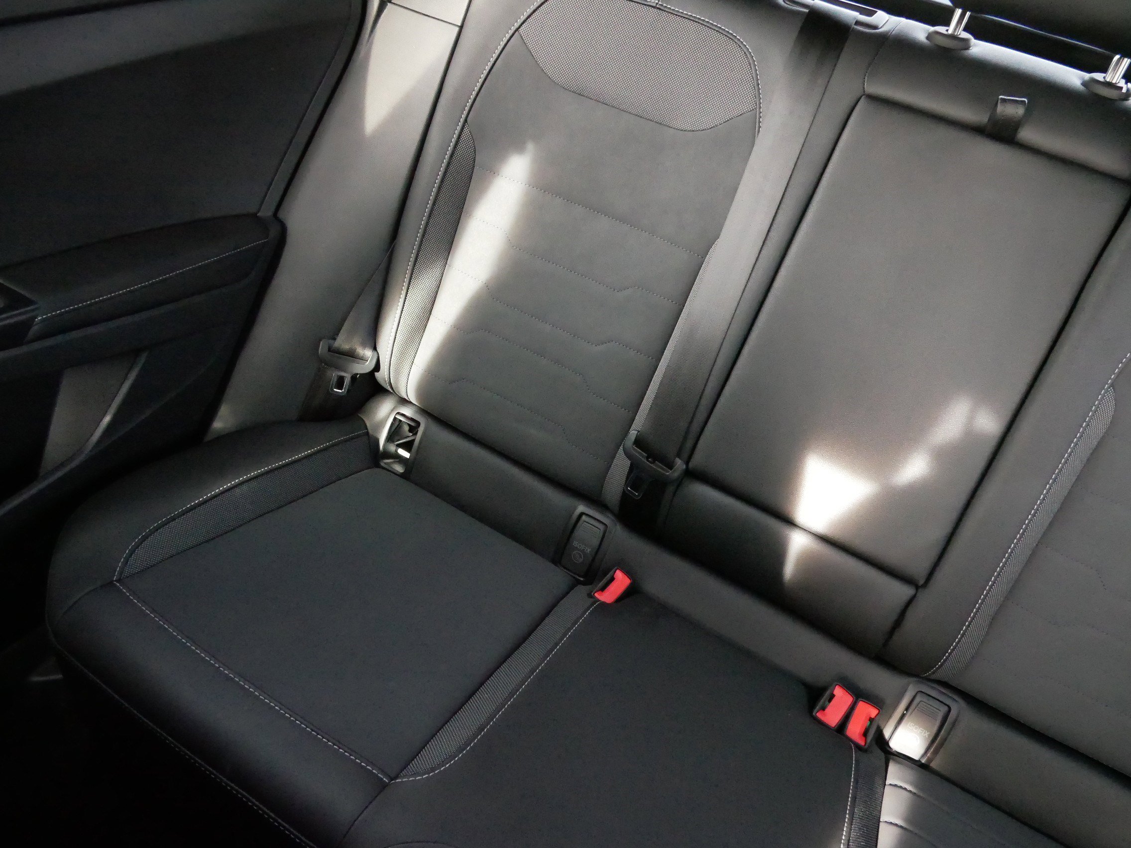 Certified 2025 Volkswagen Taos SE image 12