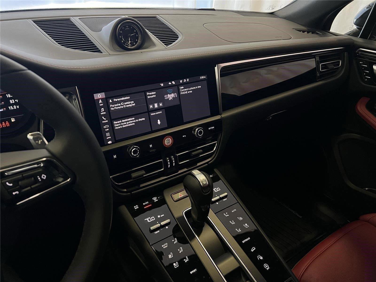 Used 2026 Porsche Macan image 18