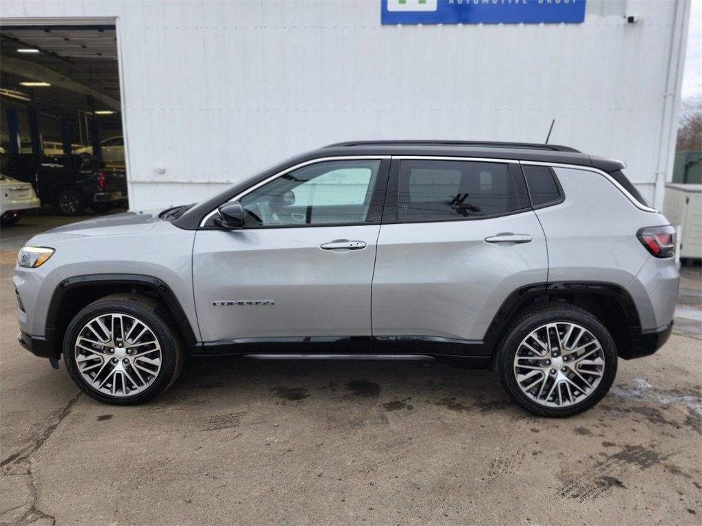 Used 2023 Jeep Compass Limited w/ Elite Group image 2