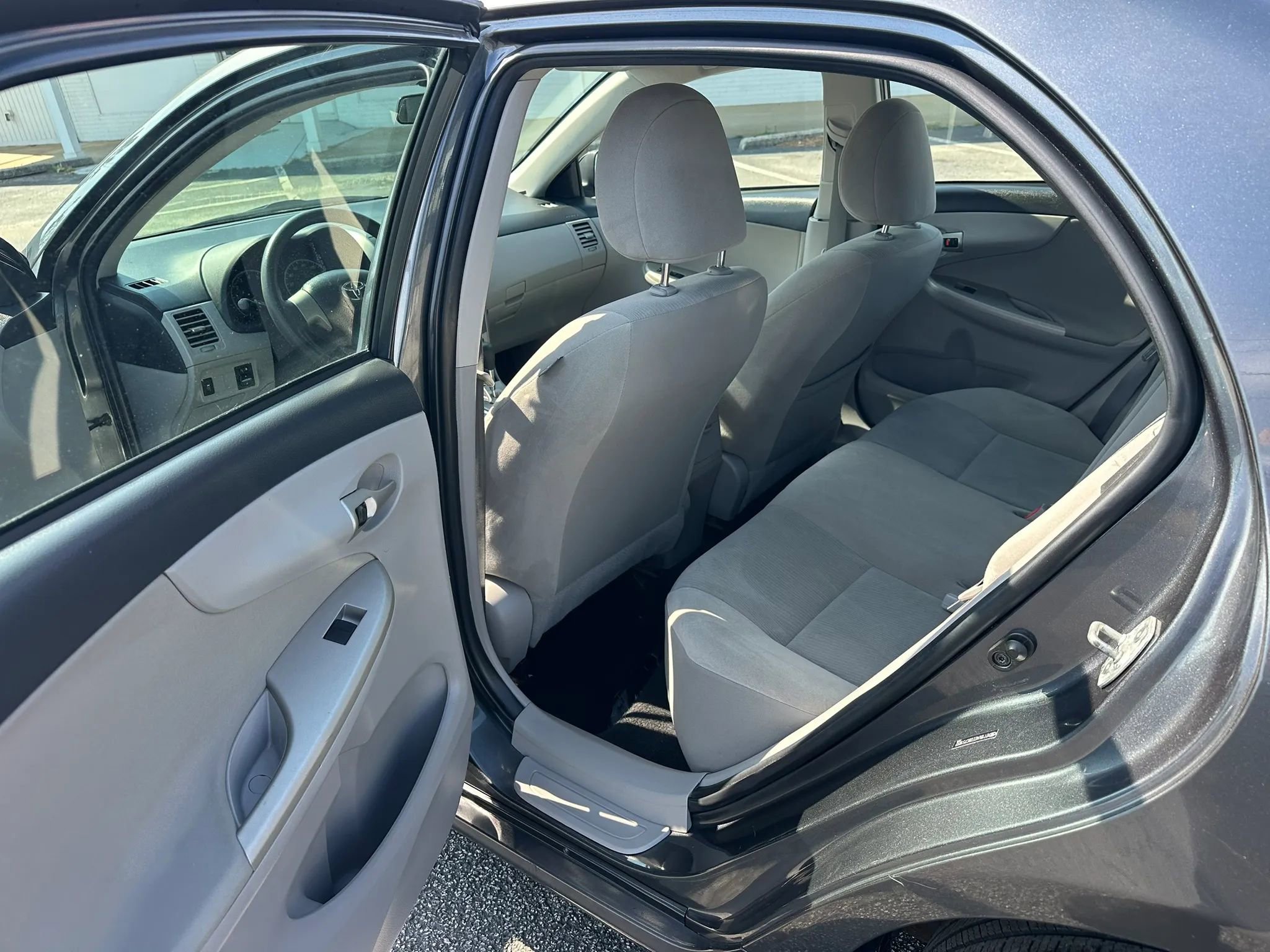 Used 2011 Toyota Corolla LE image 19