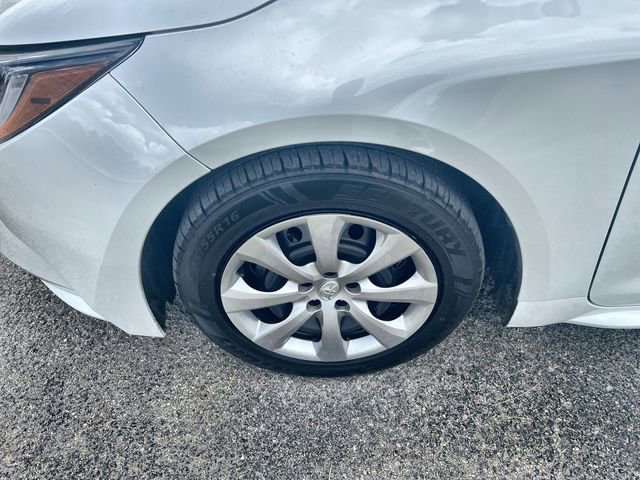 Used 2025 Toyota Corolla LE FWD image 31