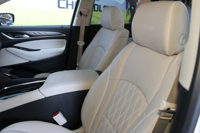 Used 2023 Buick Enclave Avenir w/ Avenir Technology Package AWD/4WD image 21