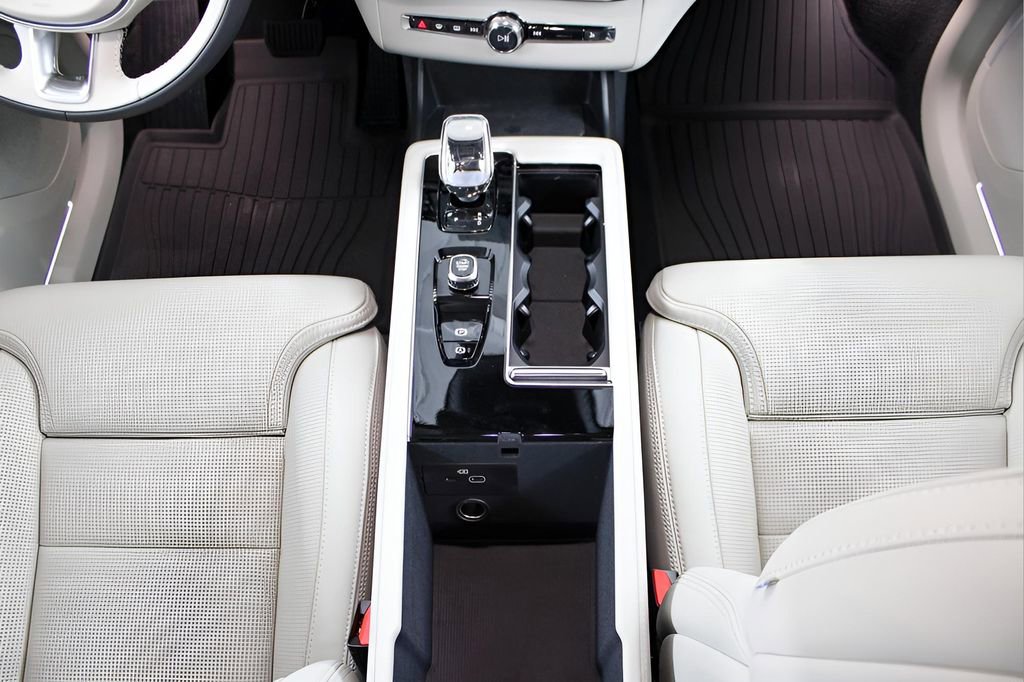 New 2026 Volvo XC90 B6 Ultra w/ Protection Package Premier image 18