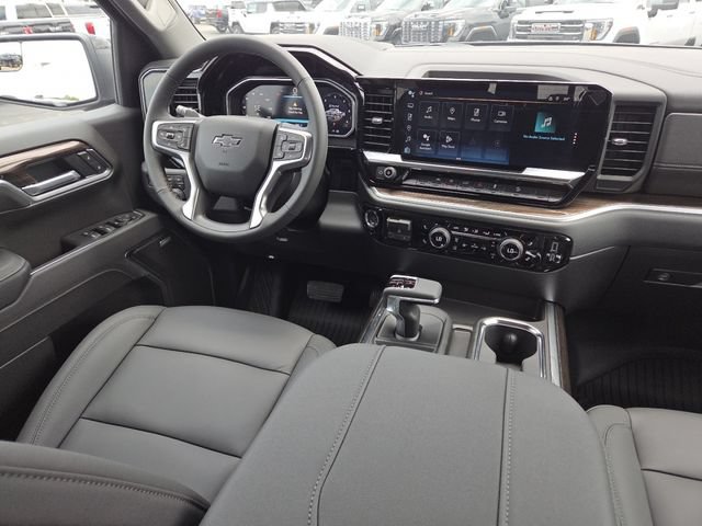 New 2026 Chevrolet Silverado 1500 RST w/ Dark Appearance Package AWD/4WD image 27
