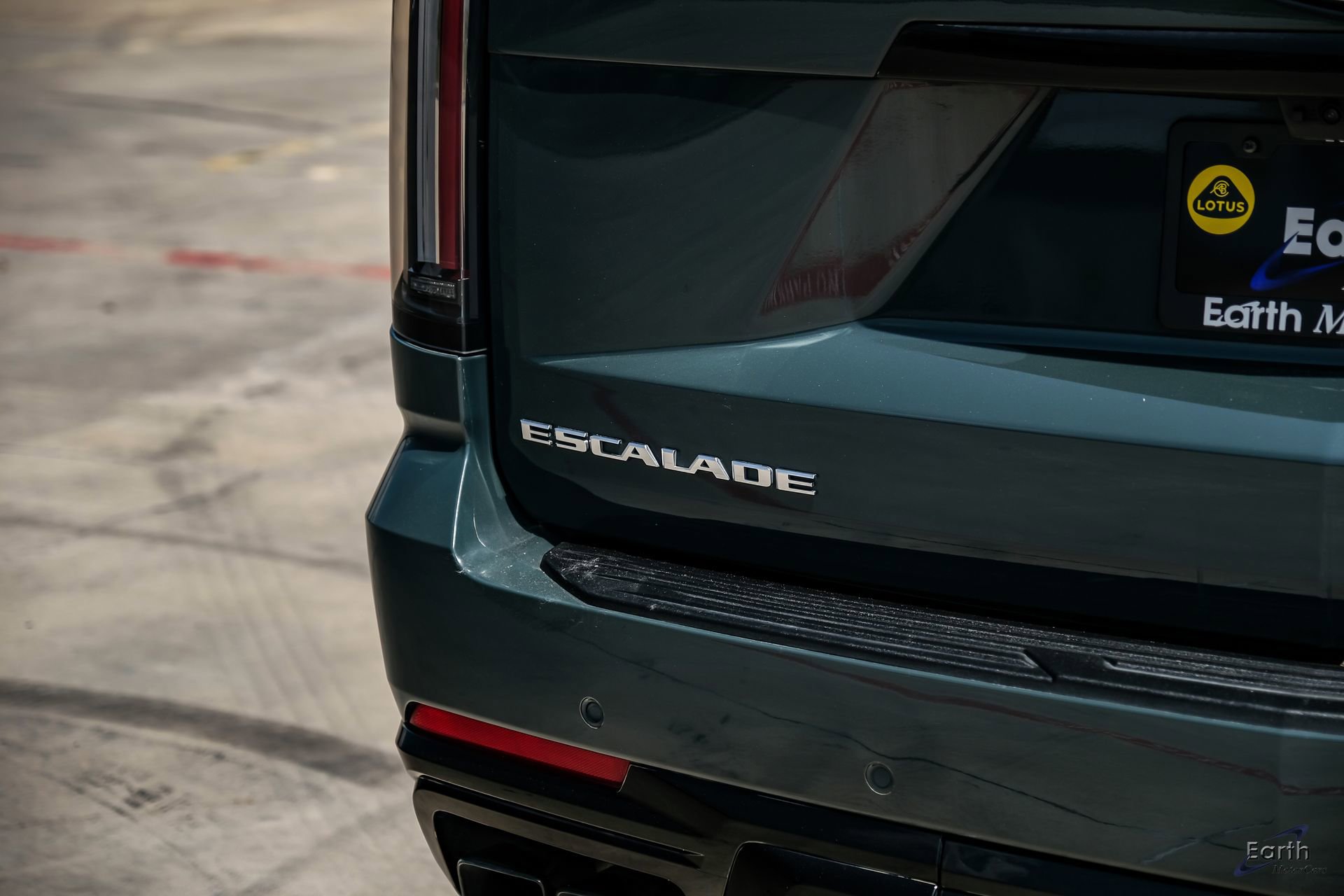 Used 2025 Cadillac Escalade V AWD/4WD image 14