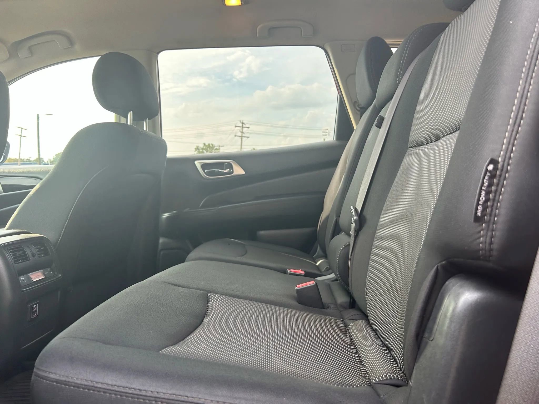 Used 2018 Nissan Pathfinder S image 15