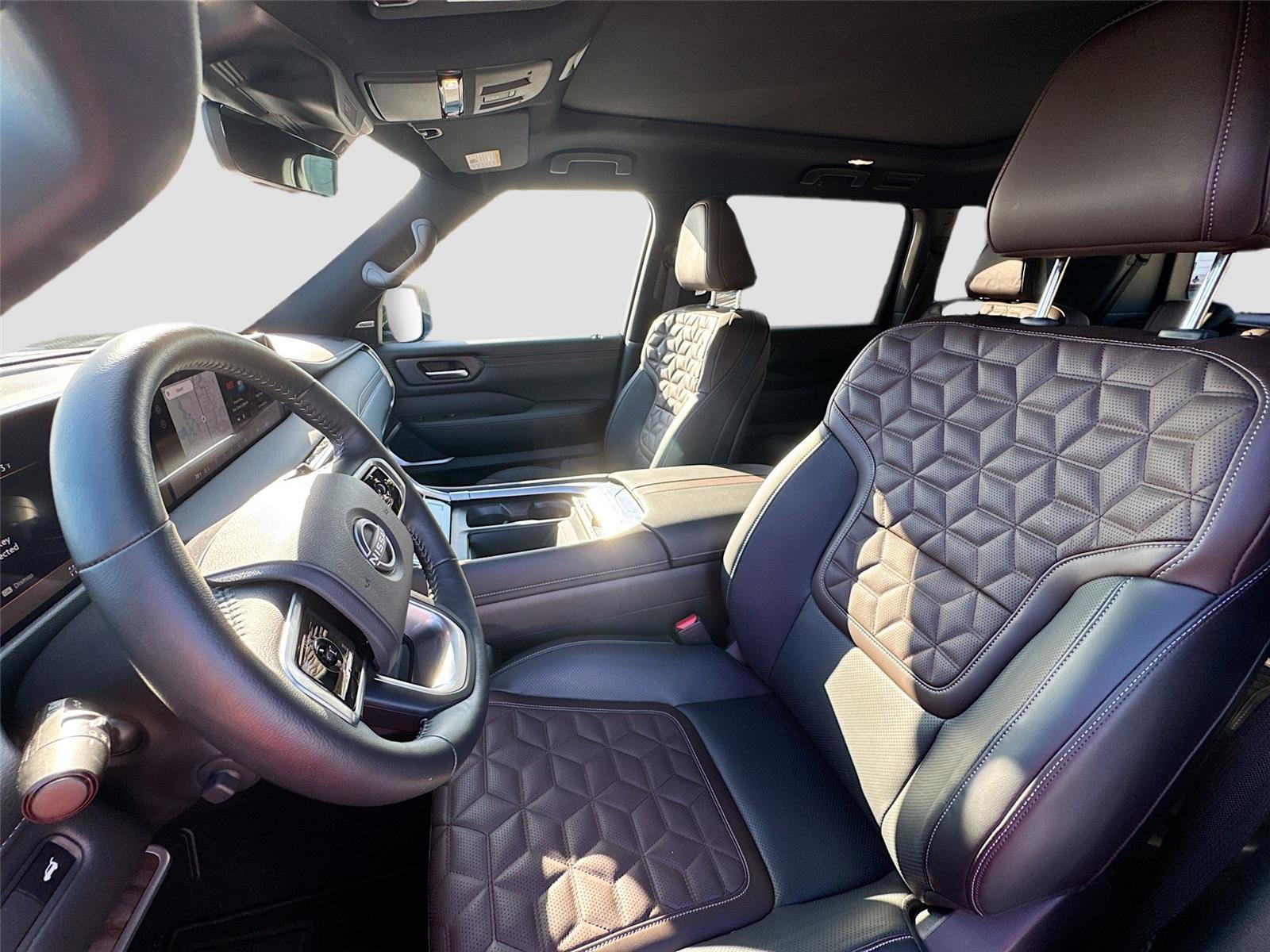 Used 2025 Nissan Armada Platinum image 16