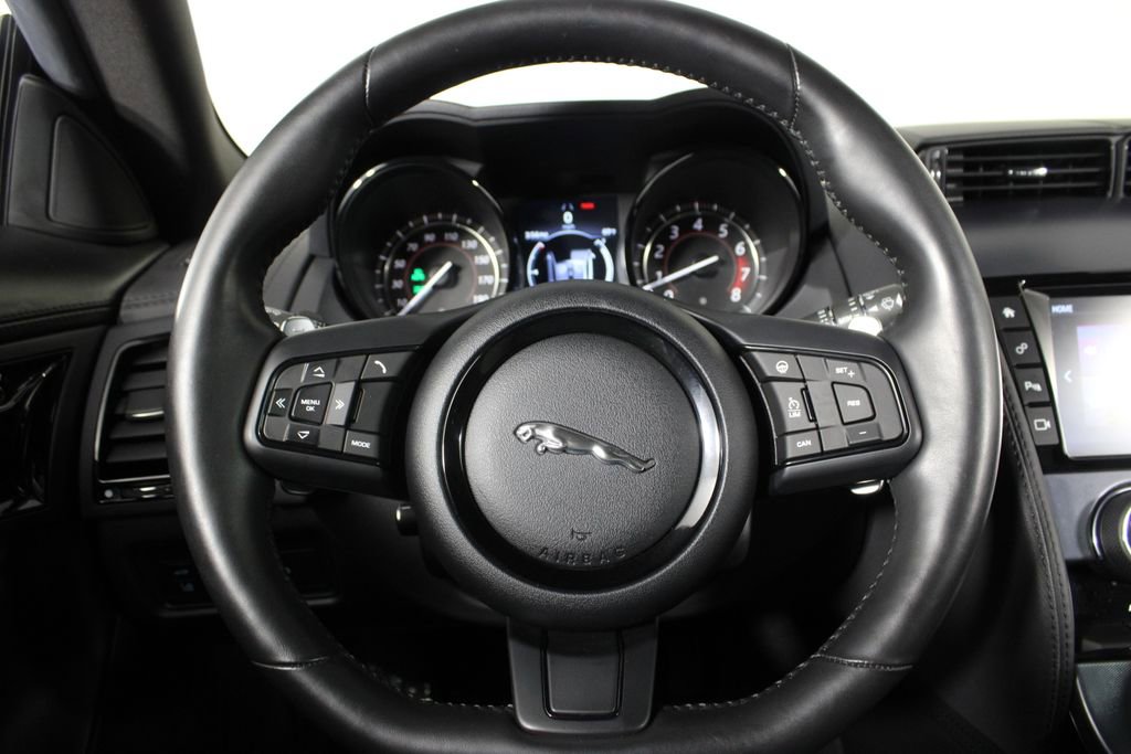 Used 2018 Jaguar F-TYPE Coupe image 23