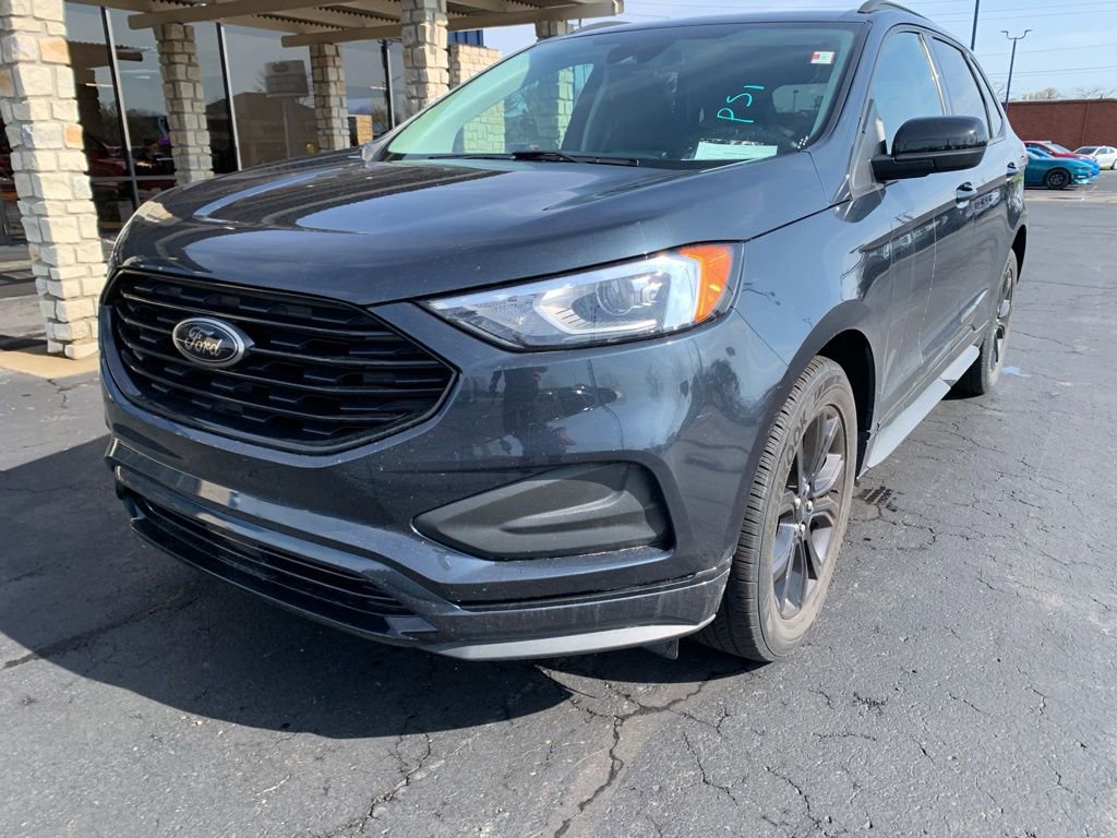 Used 2023 Ford Edge SE w/ Black Appearance Package image 7