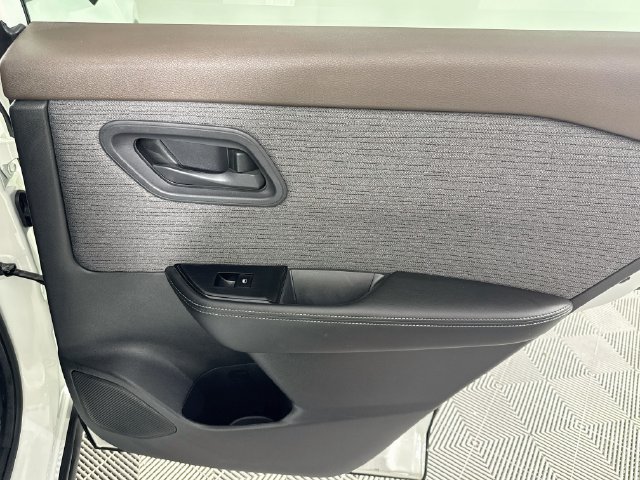 Used 2022 Nissan Rogue S AWD/4WD image 25