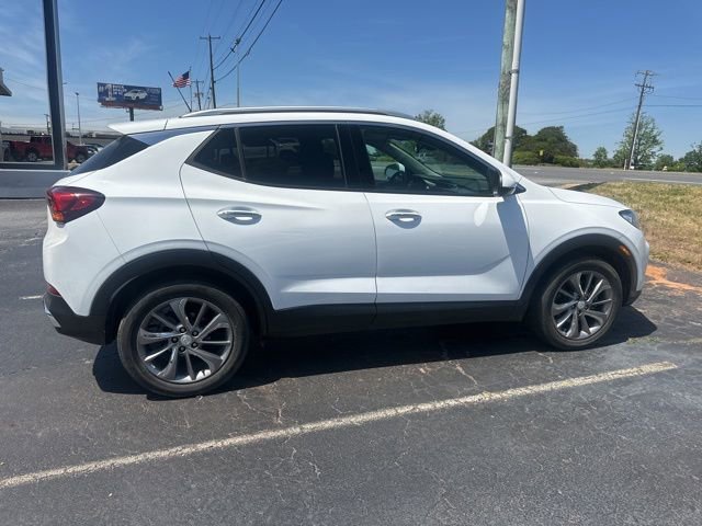Used 2022 Buick Encore GX Essence w/ Experience Buick Package FWD image 18