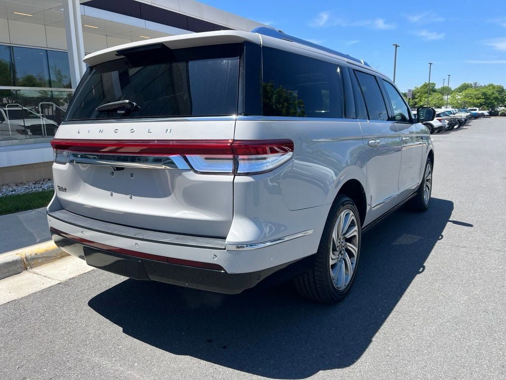 Certified 2023 Lincoln Navigator L Reserve AWD/4WD image 8
