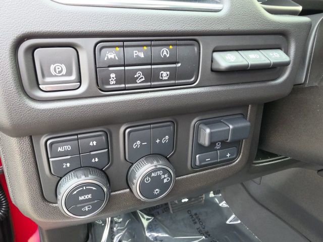 Used 2024 Chevrolet Suburban High Country image 16