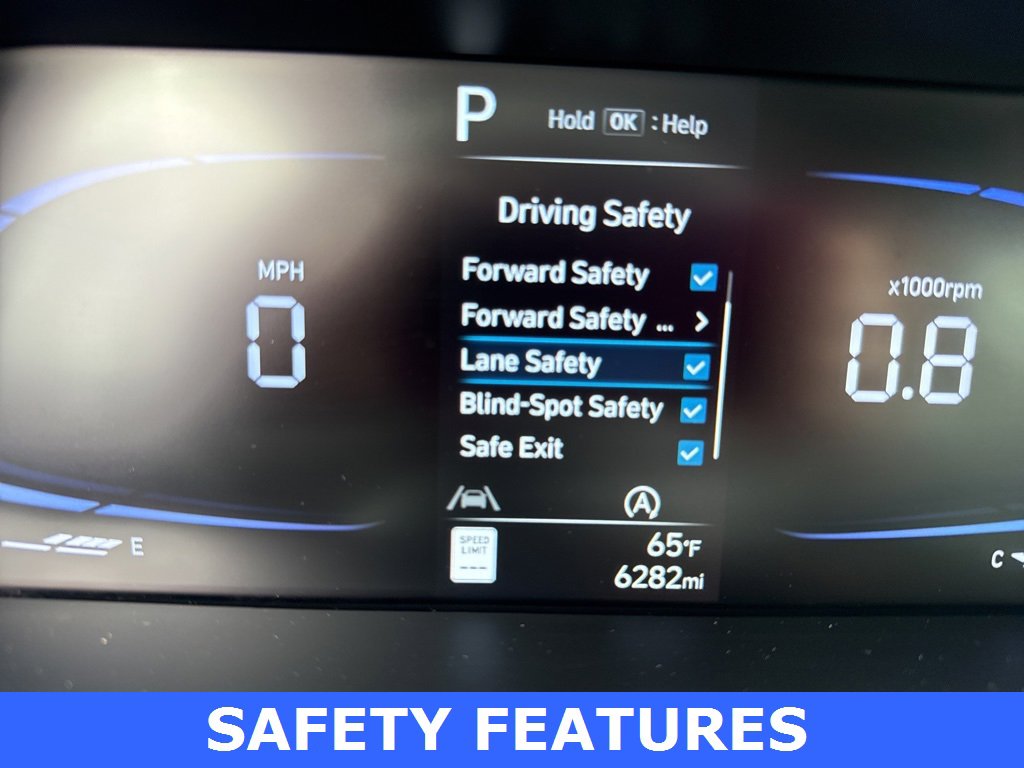 Used 2025 Hyundai Elantra SE w/ Cargo Package image 18