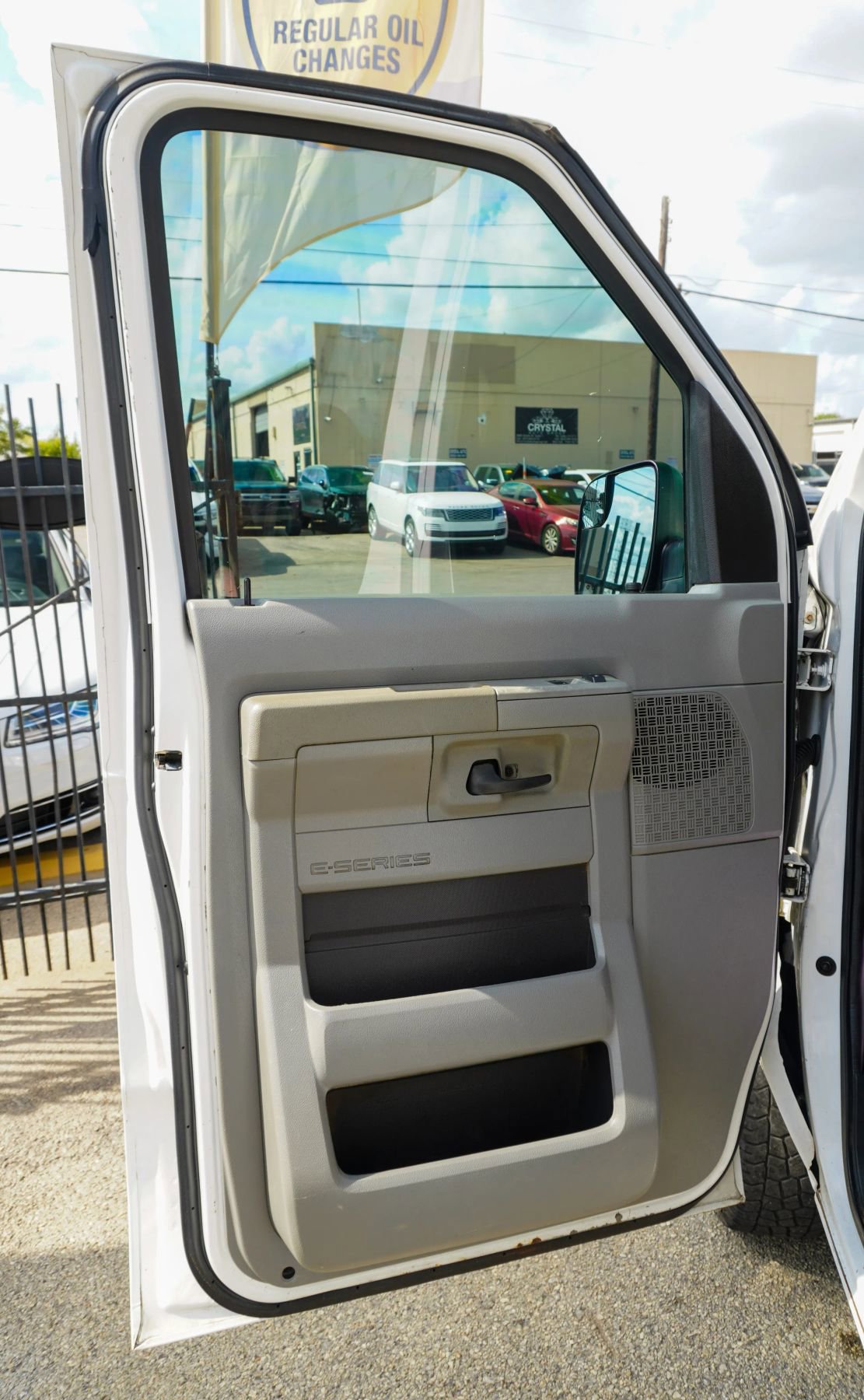 Used 2011 Ford E-350 and Econoline 350 XLT image 11